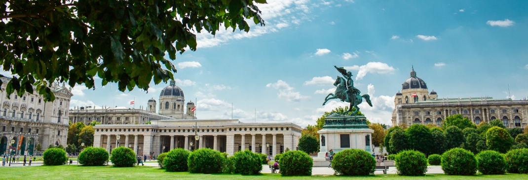 Park mit Statue in Wien